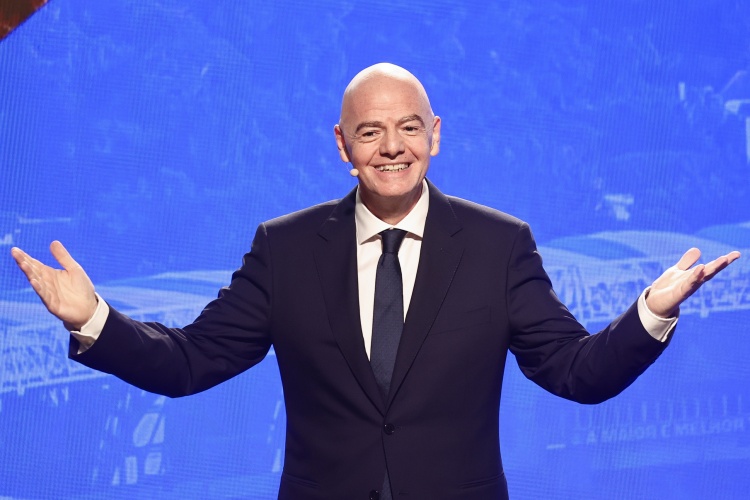 FIFA成立商业子公司遭欧足联炮轰；皇马热身赛大胜，转会市场暗流涌动