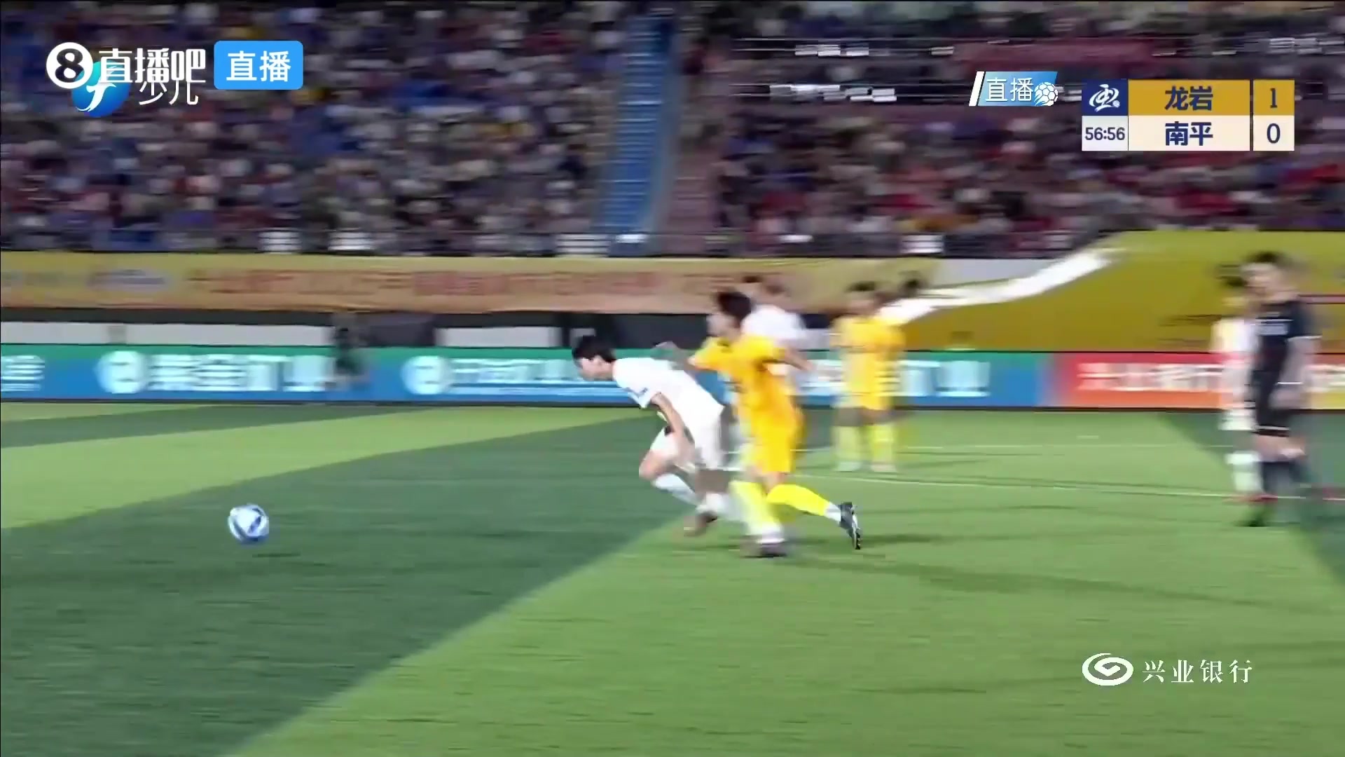武凡琪冷静推射得手!龙岩队2-0领先南平队了!