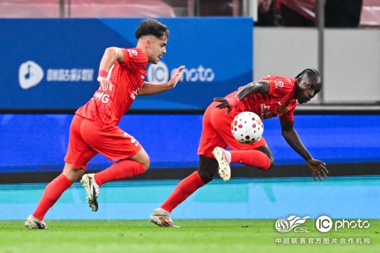 海港0-1泰山 三粒进球无效+失点 海港0-1泰山 三粒进球无效+失点