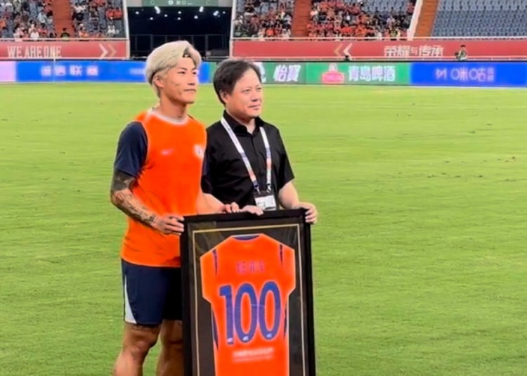 谢文能卡扎伊什维利赛前获赠百场纪念球衣