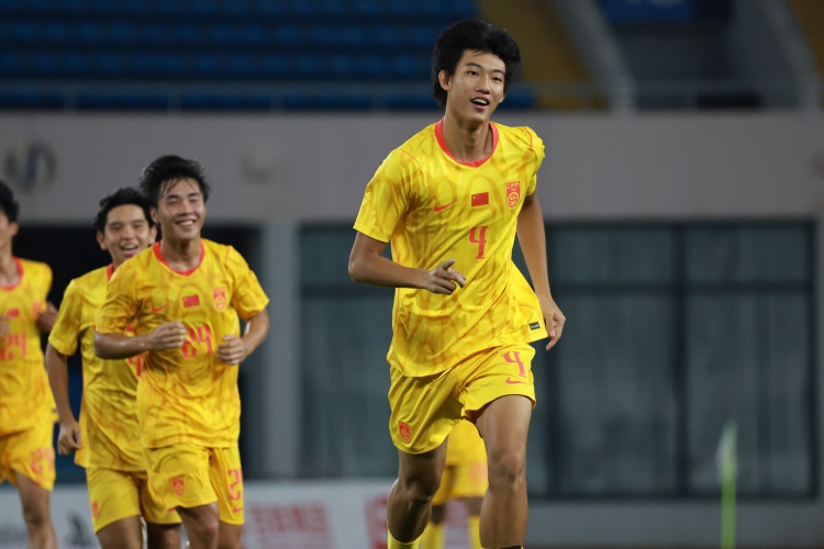 台风取消决赛 U17国足与阿森纳并列夺冠 赵松源当选最佳