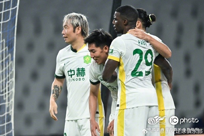 北京国安客场3-0完胜上海申花 侯森多次扑救 北京国安客场3-0完胜上海申花 侯森多次扑救