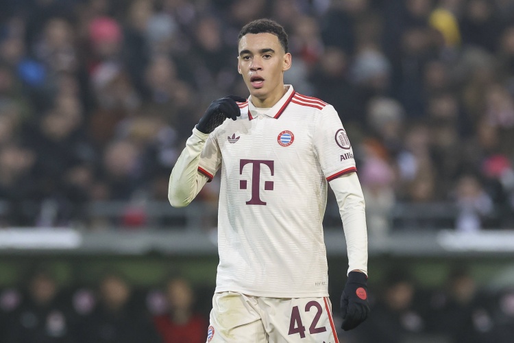 B费登顶ESPN前腰榜 21助攻破英超纪录力压贝林厄姆 B费登顶ESPN前腰榜 21助攻破英超纪录力压贝林厄姆