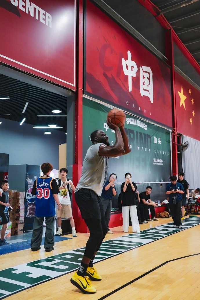 勇士官方晒追梦汕头站4图 公园打卡+制作生腌 勇士官方晒追梦汕头站4图 公园打卡+制作生腌