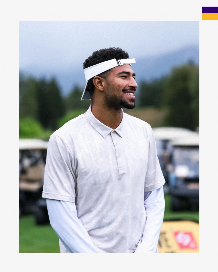 气氛融洽！湖人官推晒众将打高尔夫帅照 东契奇评论调侃范德彪
