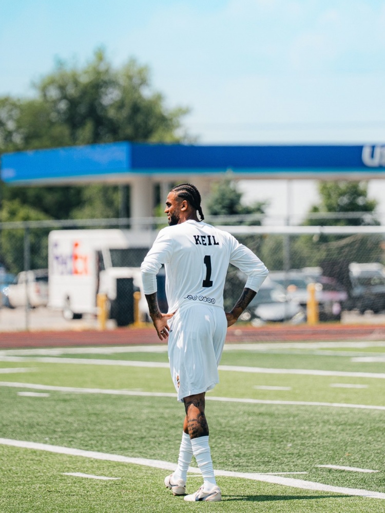 跟紧球队一哥！麦凯恩和亚历山大以及亚历山大-沃克一块踢足球