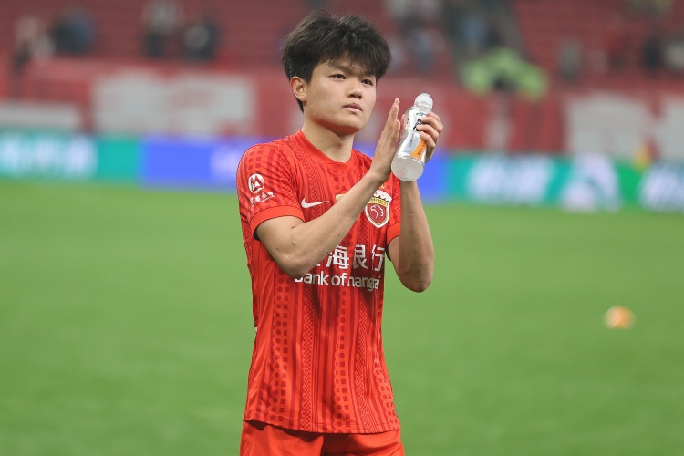 杨希:赛前武磊跟我们说顺着后防线跟门将中间传,肯定会进球 杨希:赛前武磊跟我们说顺着后防线跟门将中间传,肯定会进球