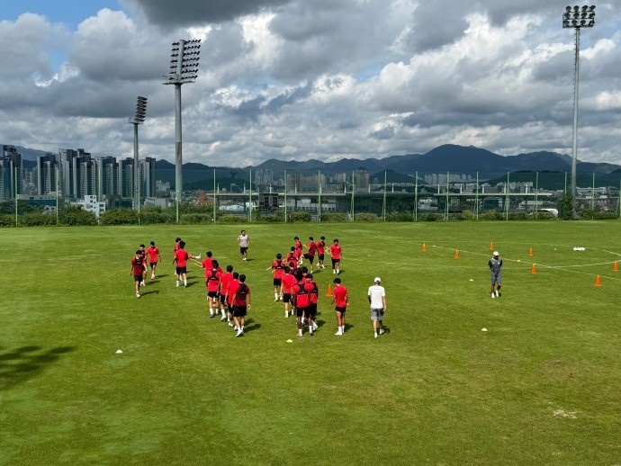 上海海港富盛经开队 昨日结束为期一周的韩国昌原足球基地拉练