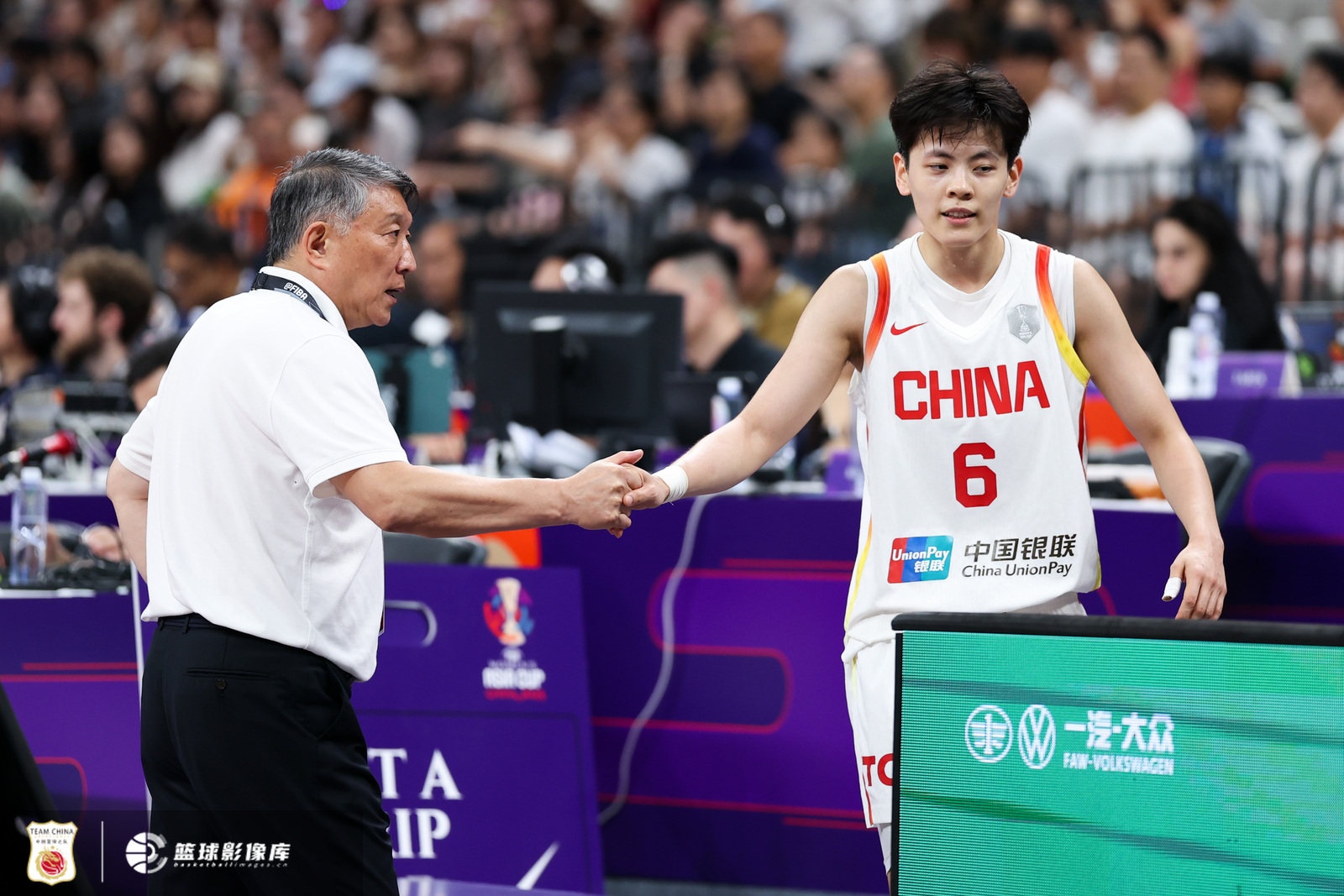 媒体人:巅峰中国女篮逼不出美国的搏命模式 今天后者能轻松赢球 媒体人:巅峰中国女篮逼不出美国的搏命模式 今天后者能轻松赢球