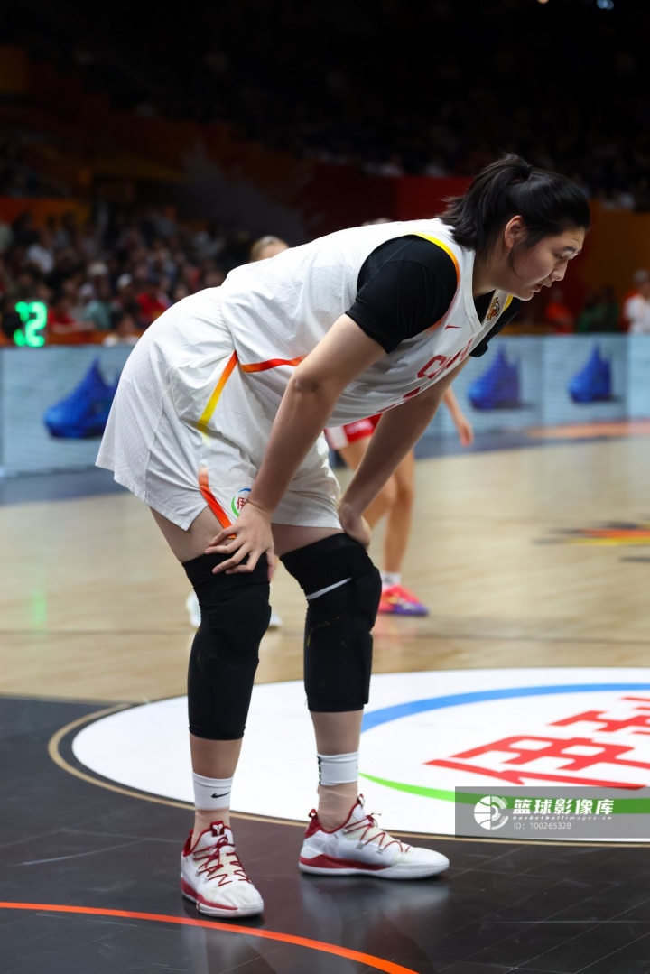 杨毅:昨天张子宇“三楼战术”走步 也是因为右腿受伤蹬不上 杨毅:昨天张子宇“三楼战术”走步 也是因为右腿受伤蹬不上