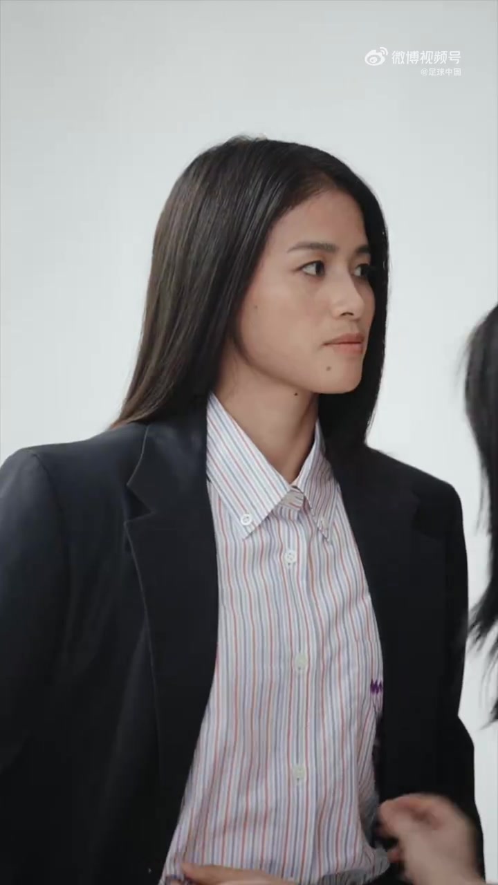 亚运征程即将开启,普拉达为中国女足打造专属正装与时尚大片 亚运征程即将开启,普拉达为中国女足打造专属正装与时尚大片