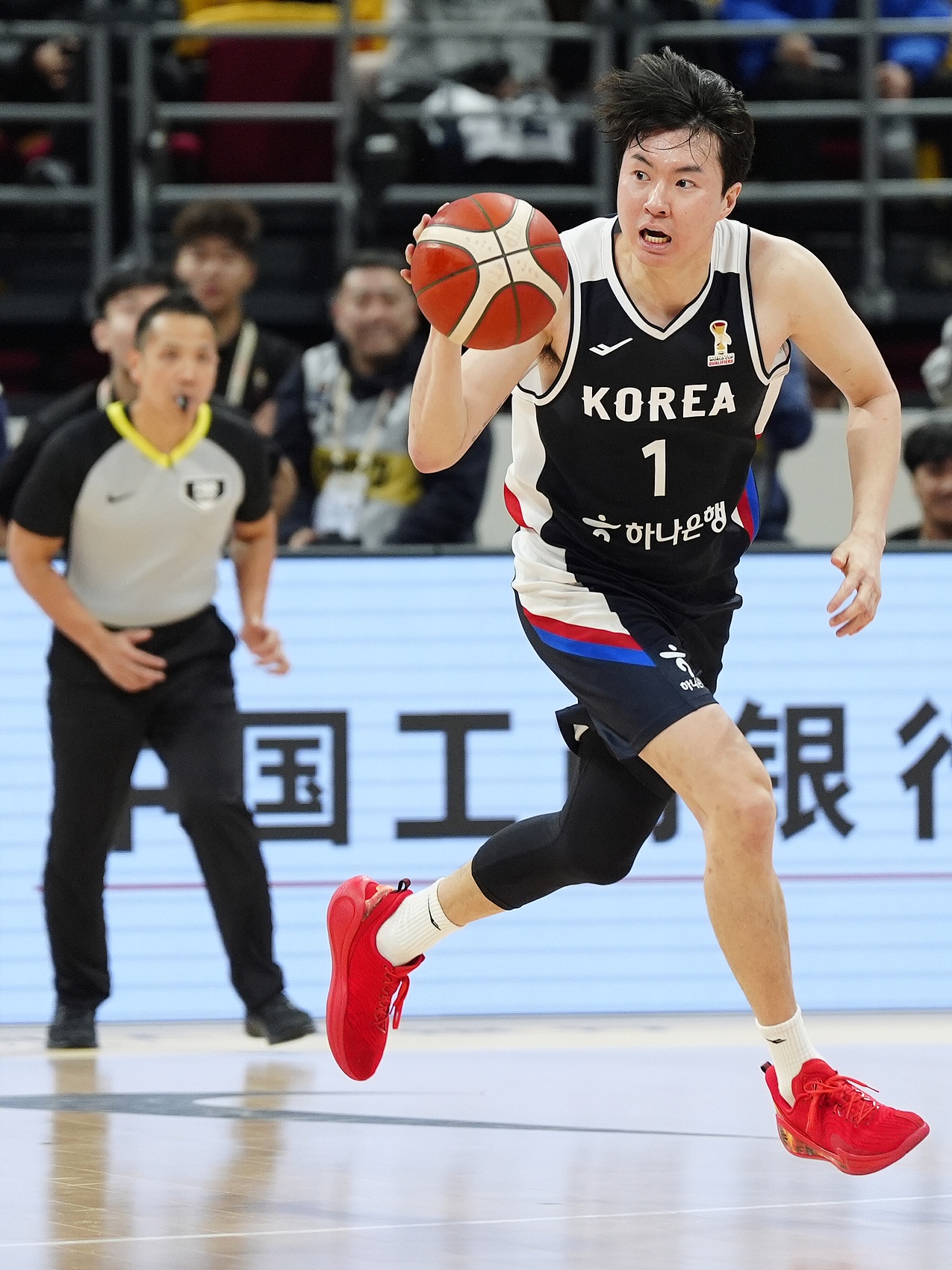 亚运会男篮小组赛-李贤重16分3板7助4断 韩国100比83击败日本 亚运会男篮小组赛-李贤重16分3板7助4断 韩国100比83击败日本
