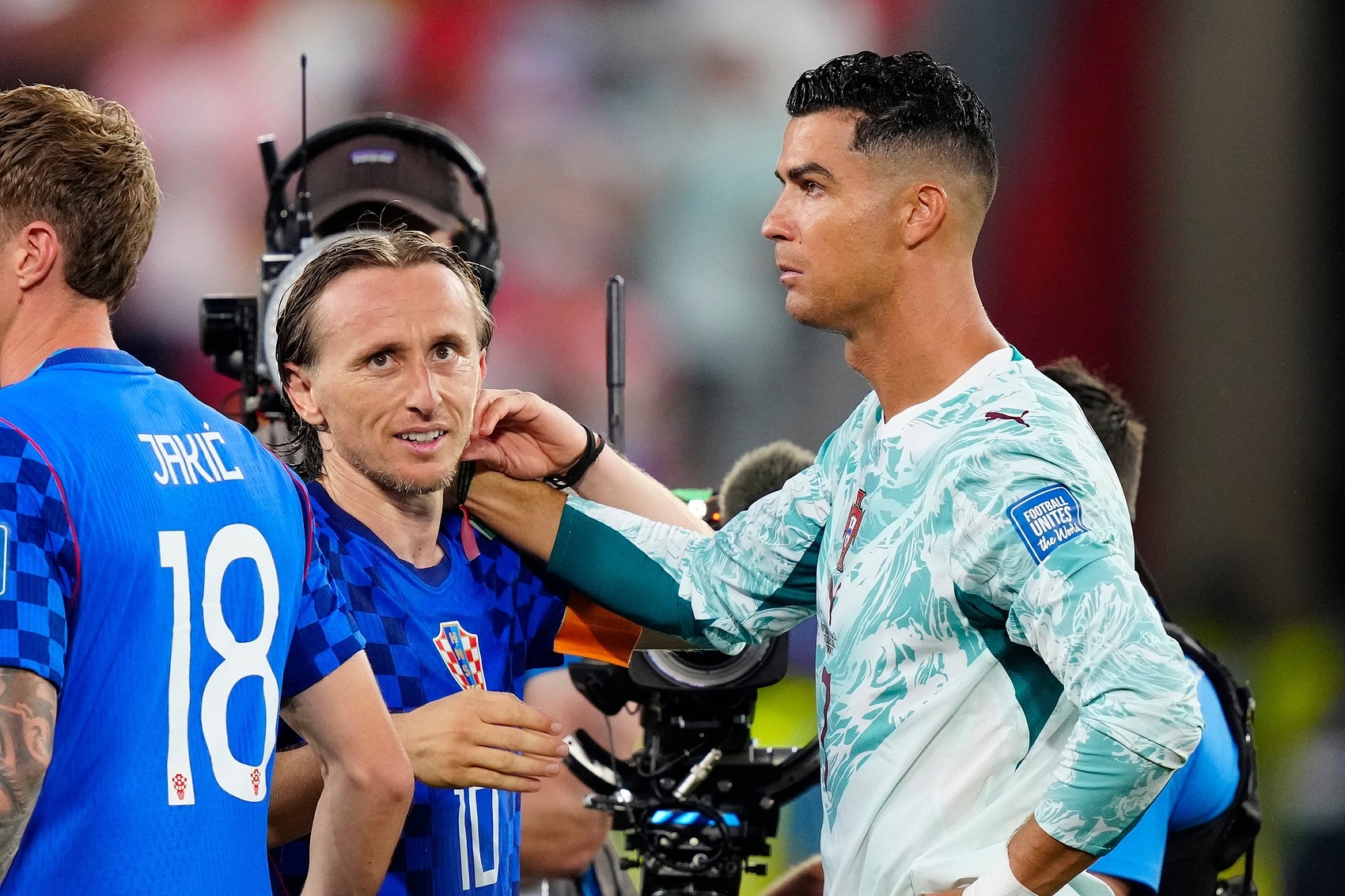 39岁梅西 34岁内马尔 35岁J罗国家队退役，41岁C罗 魔笛继续征战